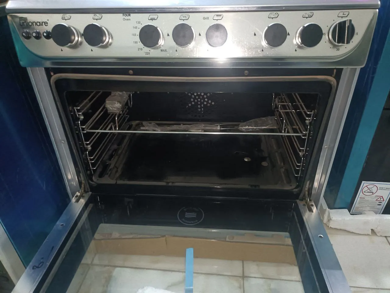 بوتجاز يونيون ايكو برو نص امان مقاس 90*60 غرف  استالس بالكامل مروحه لتوزيع الحرارة إشعال ذاتي  شواية متحركة  لمبة  فرز تاني  بالكرتونة  بدون خبطات بضمان 6 شهور من المعرض مكتوب في الفاتورة  السعر 8500ج  شامل عموله 500ج