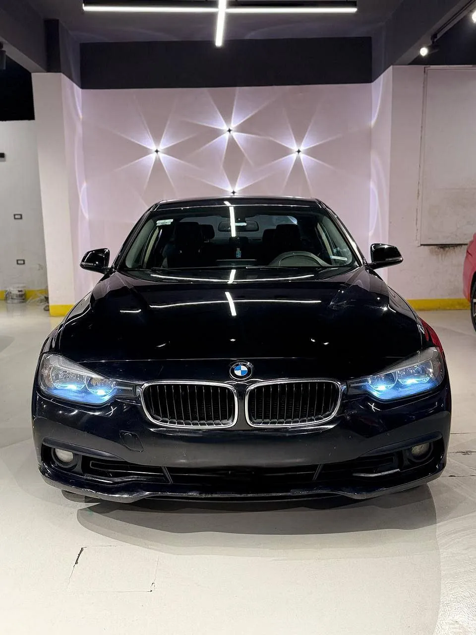 ⭕️ BMW 318i