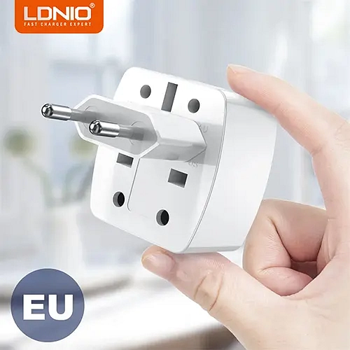 ​محول سفر عالمي (Universal travel adapter).