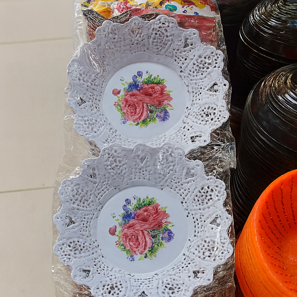 أطباق تقديم (صحون) بلاستيكية بنقش الدانتيل والورود - لمسة جمالية رقيقة