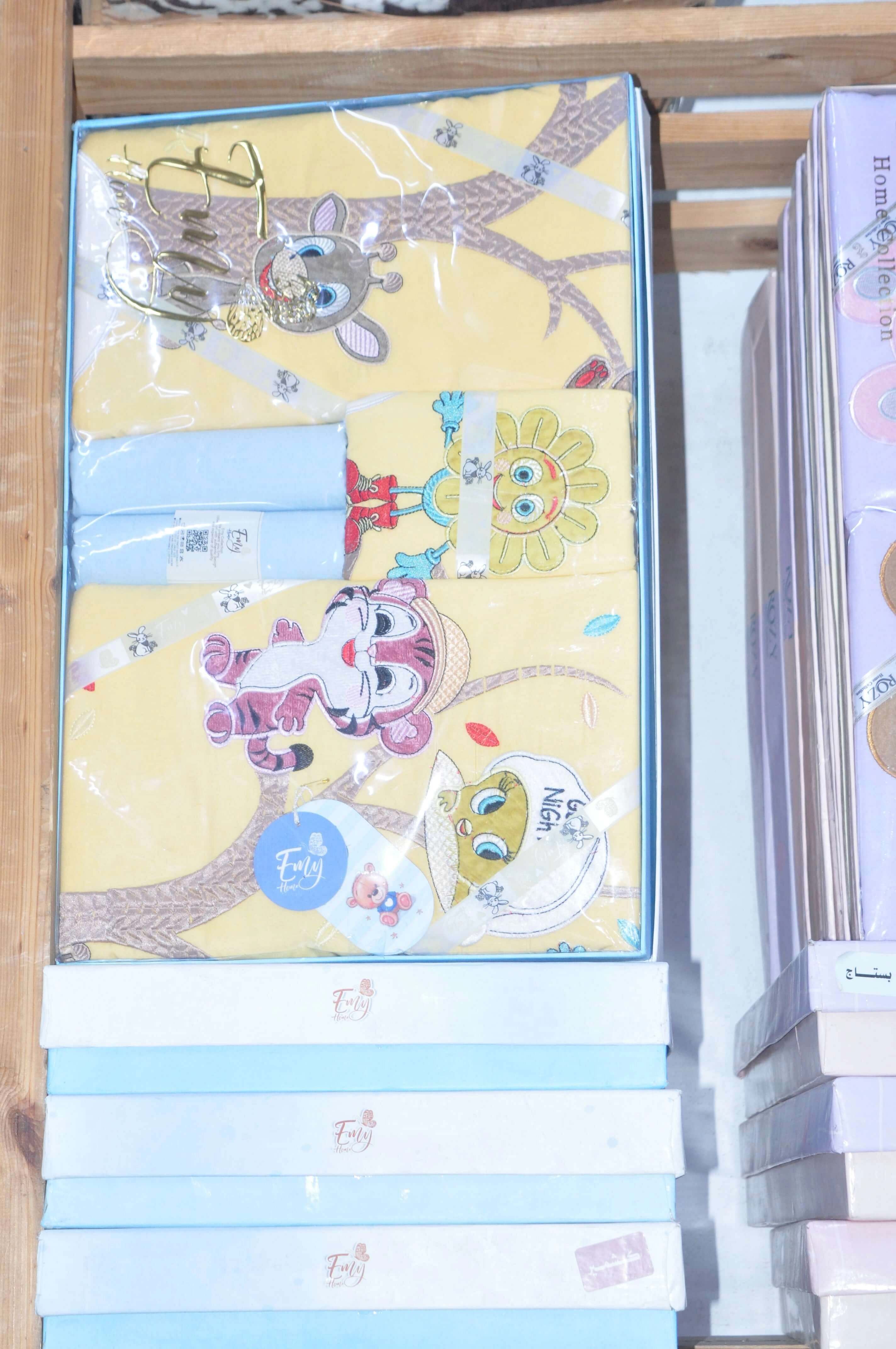 طقم سرير أطفال ملون برسومات كرتونية