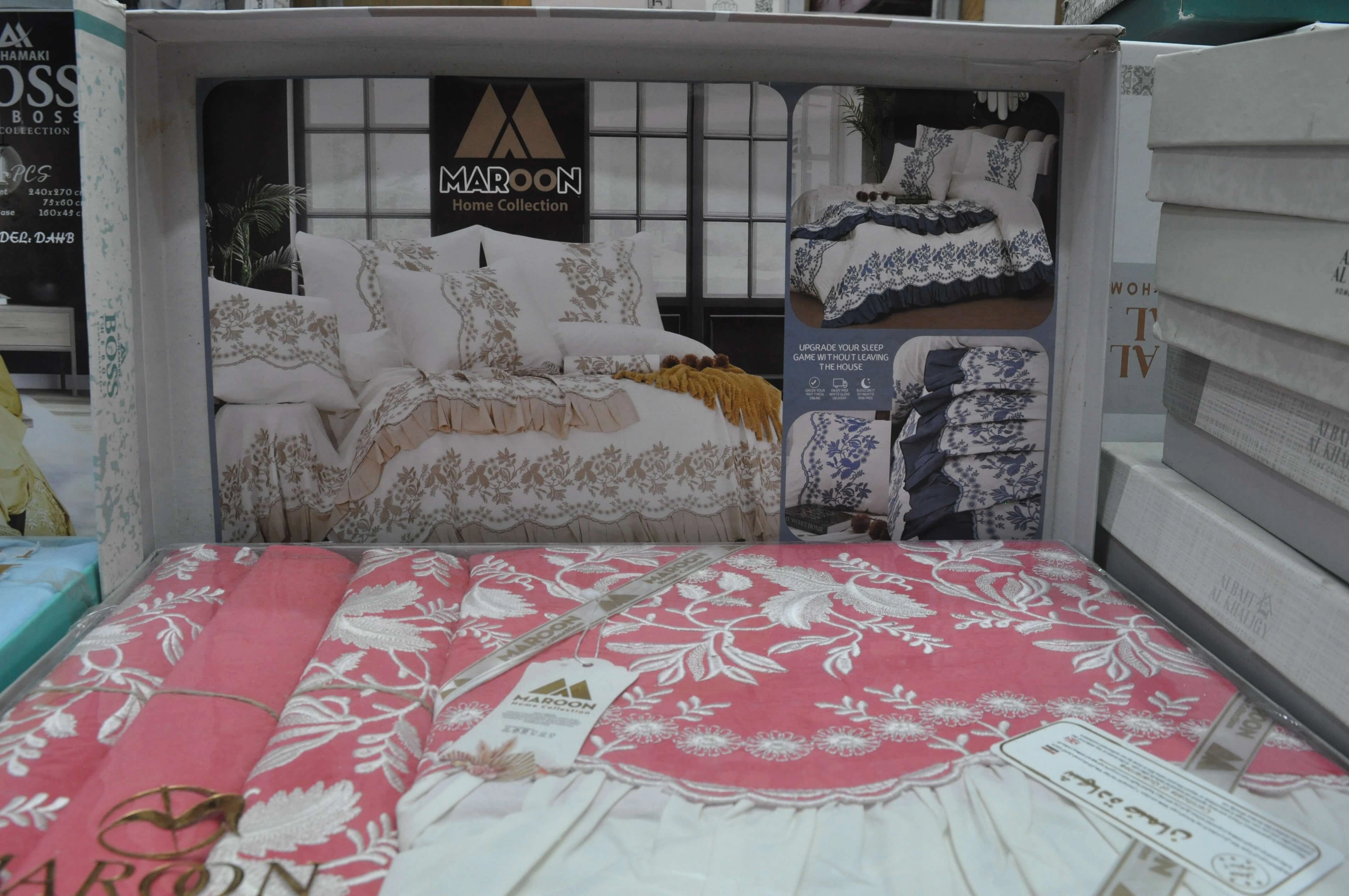 طقم سرير كبير باللون الوردي