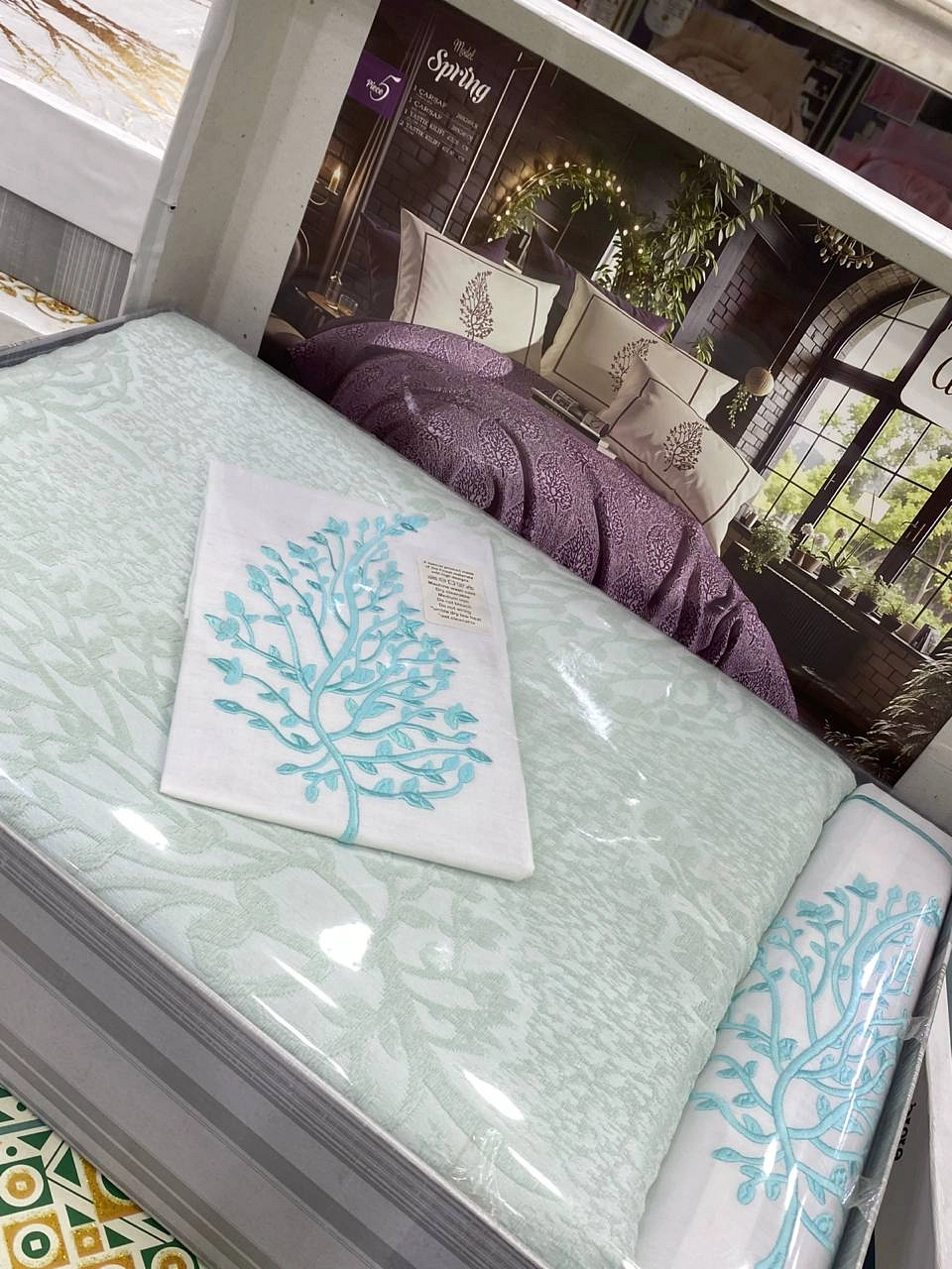 طقم سرير  ومعاه كوفرته