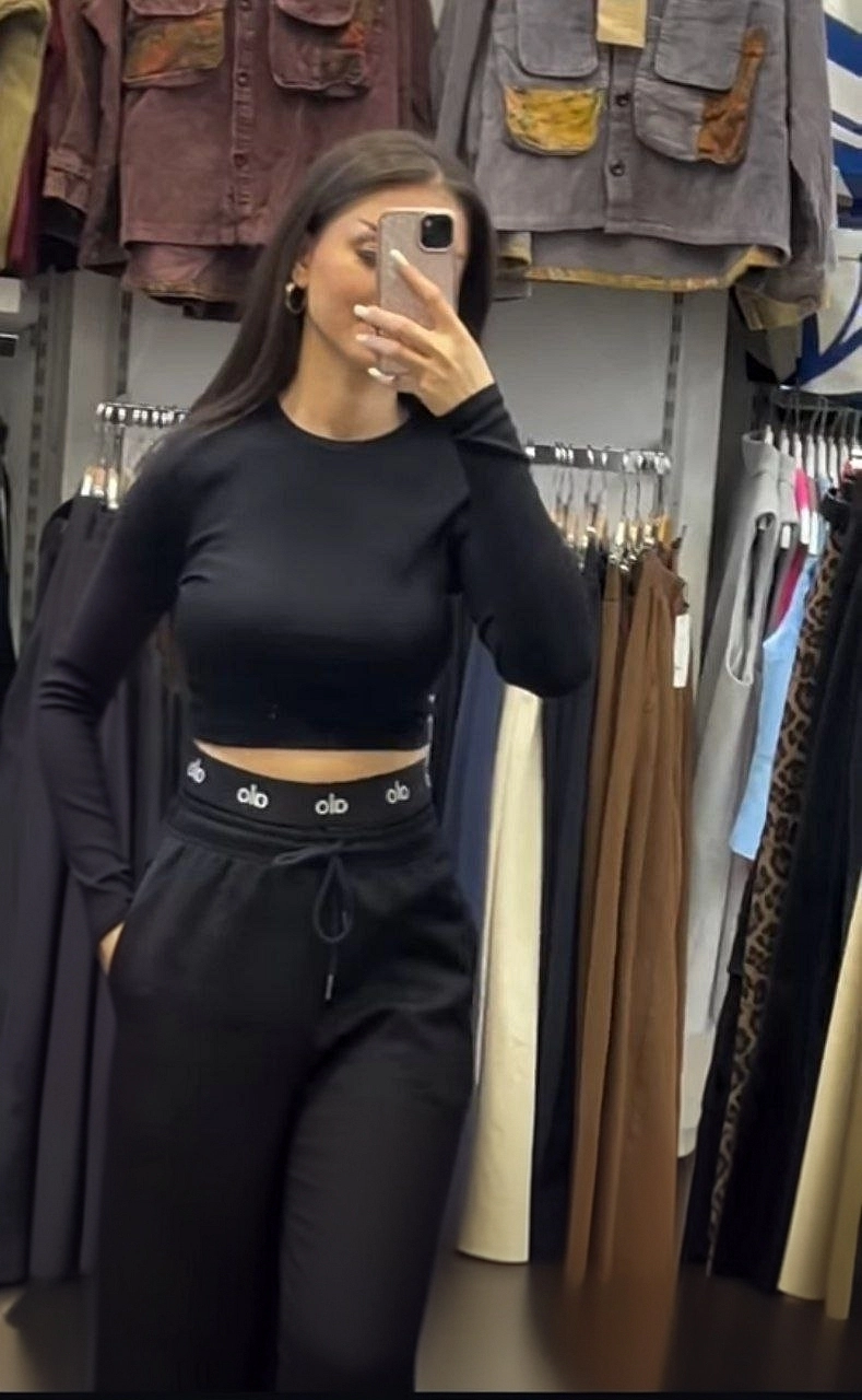 سوت alo بنطلون و توب