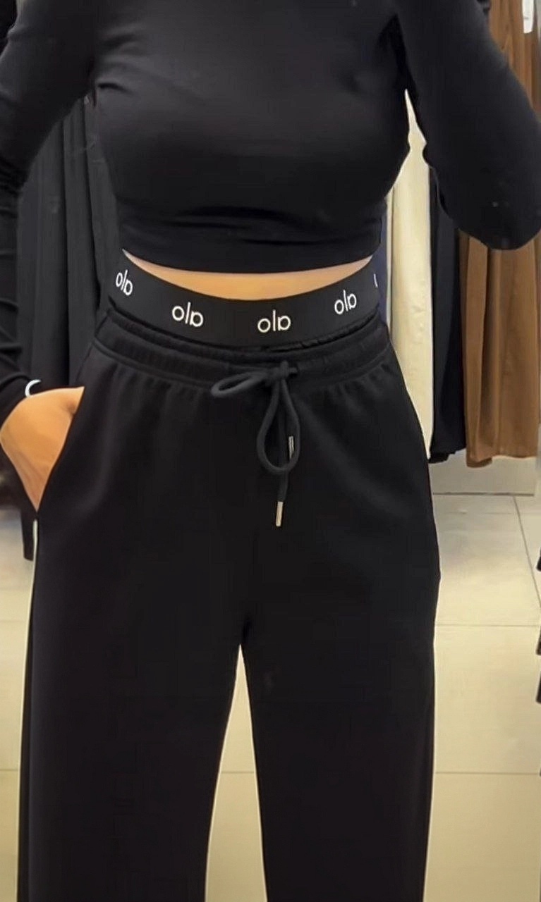 سوت alo بنطلون و توب