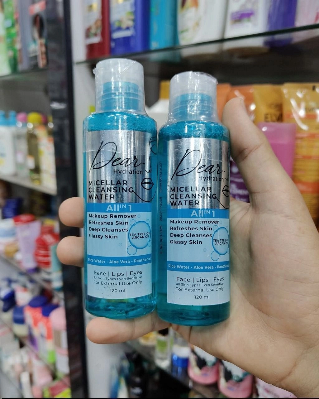 Dear micellar water 
مناسبه ل جميع انواع البشرة