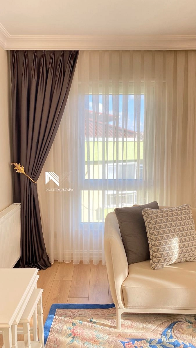 الإضاءة والمرايات والستائر