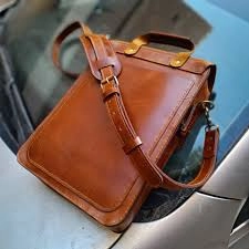 حامل بطاقات جلد طبيعي يدوي