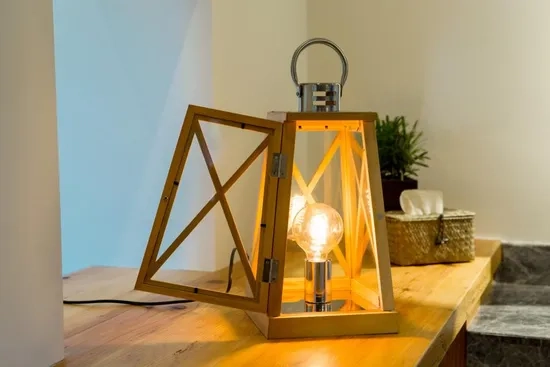 مصباح خشبي ديكور