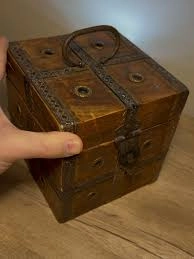 صندوق نحاس أنتيك محفور