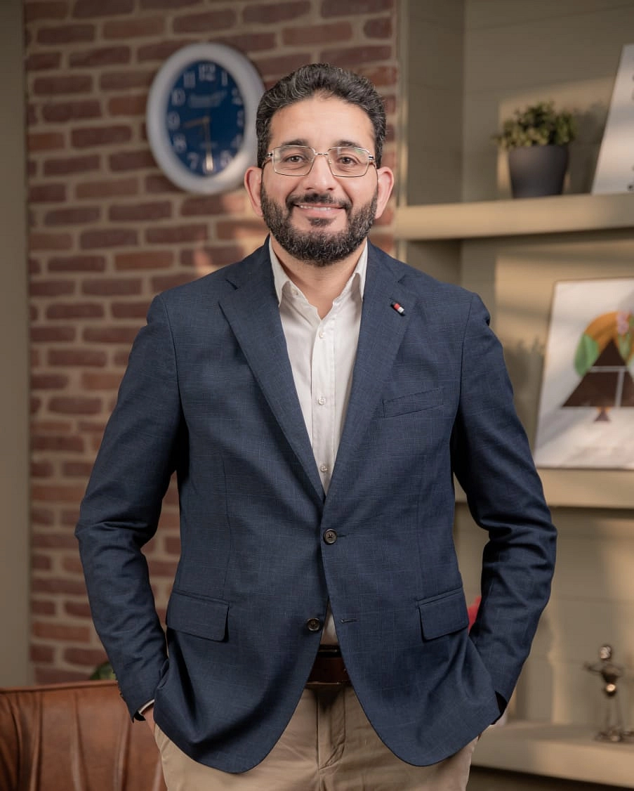 <p>د. محمد شاكر</p>