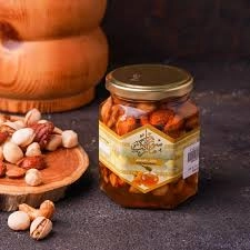 عسل طبيعي مع مكسرات