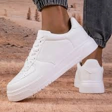 سنيكرز أبيض كلاسيك